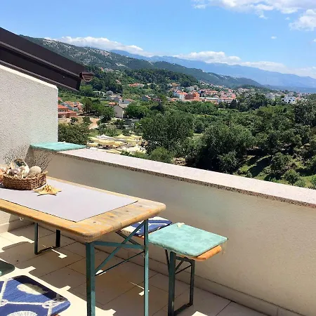 Rujo Apartment *
