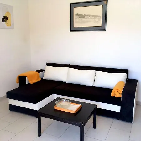 Rujo Apartment *